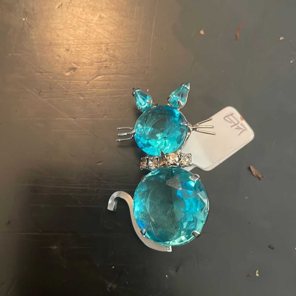 Topaz blue kitten with white stone collar brooch/pendant